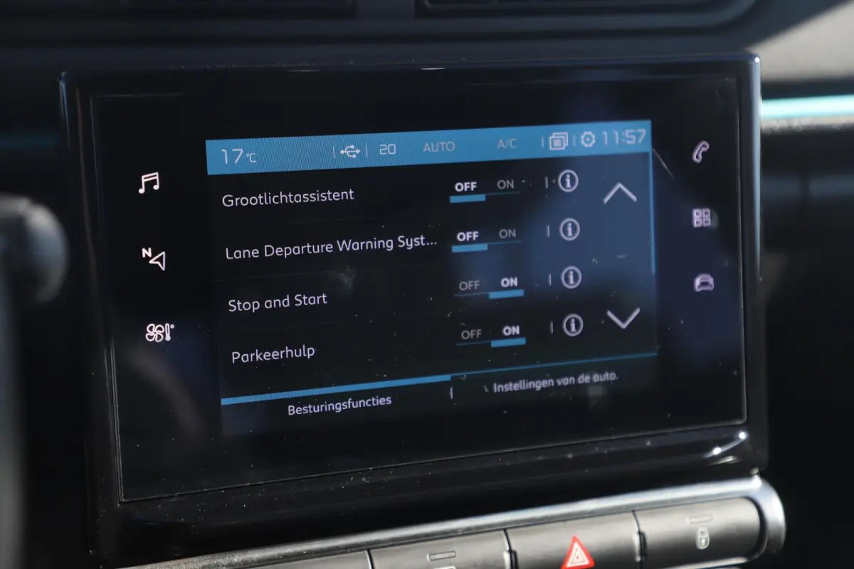 1.2 PureTech Shine 17 inch LMV Navigatie Achteruitrijcamera Stoelverwarming Carplay Android Climate Cruise Control