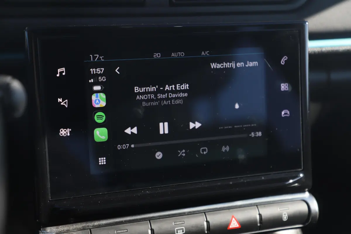 1.2 PureTech Shine 17 inch LMV Navigatie Achteruitrijcamera Stoelverwarming Carplay Android Climate Cruise Control