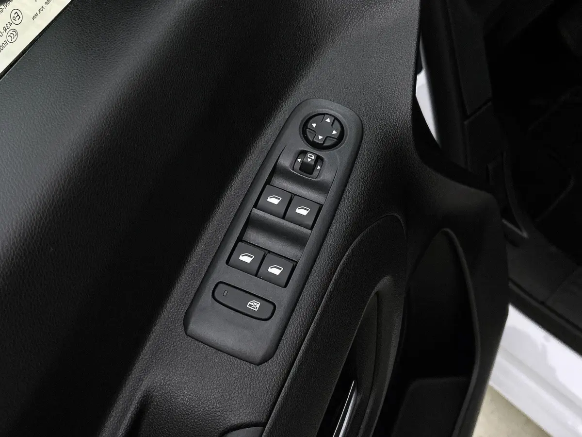 L2 Elegance 50 kWh 136pk Automaat | Panoramadak | Camera | 7-Zits | Navigatie | Dakrails | Parkeersensoren | 16"LMV |