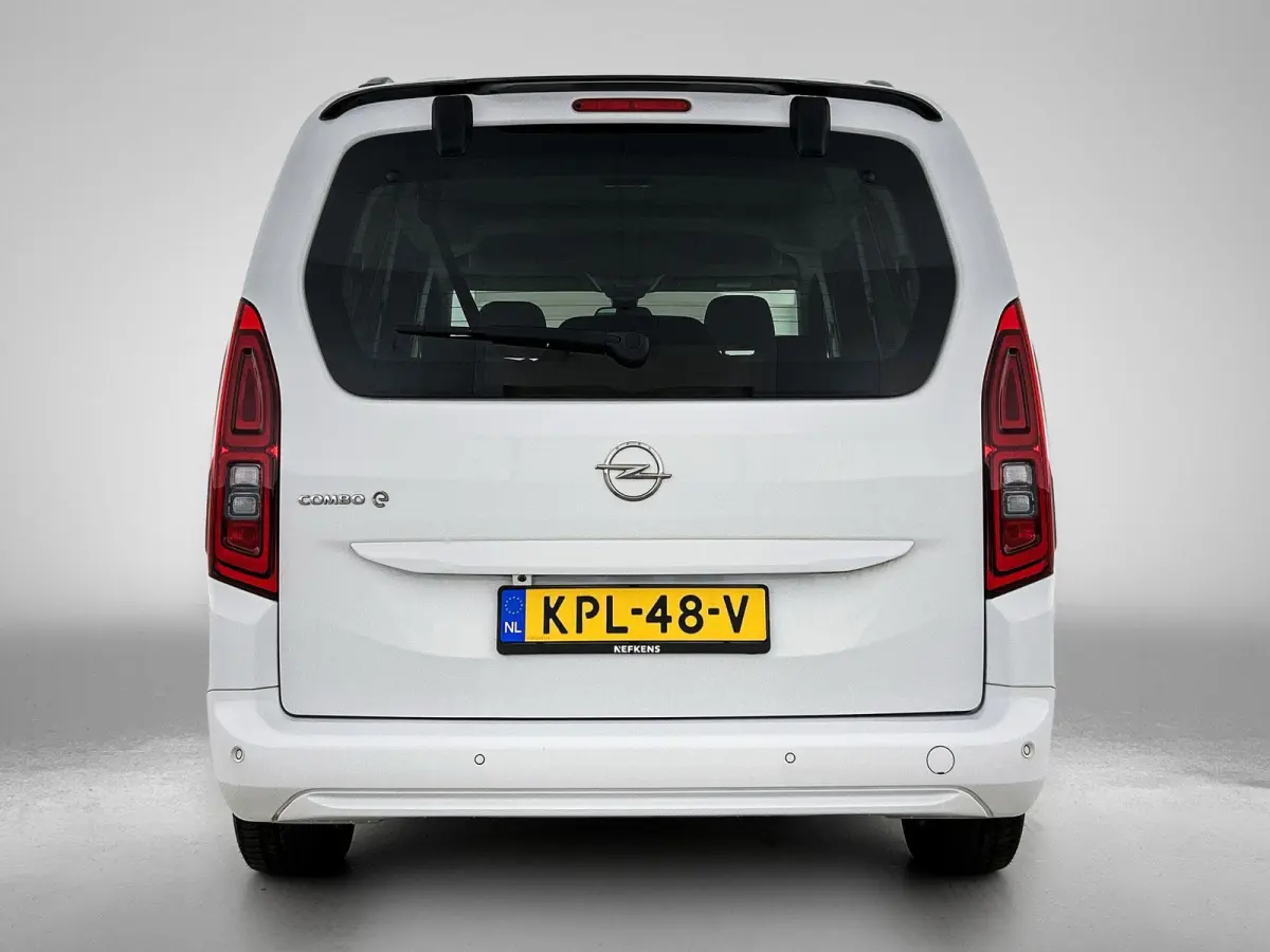 L2 Elegance 50 kWh 136pk Automaat | Panoramadak | Camera | 7-Zits | Navigatie | Dakrails | Parkeersensoren | 16"LMV |