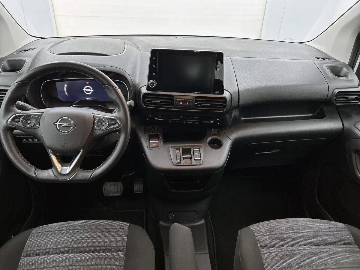 L2 Elegance 50 kWh 136pk Automaat | Panoramadak | Camera | 7-Zits | Navigatie | Dakrails | Parkeersensoren | 16"LMV |