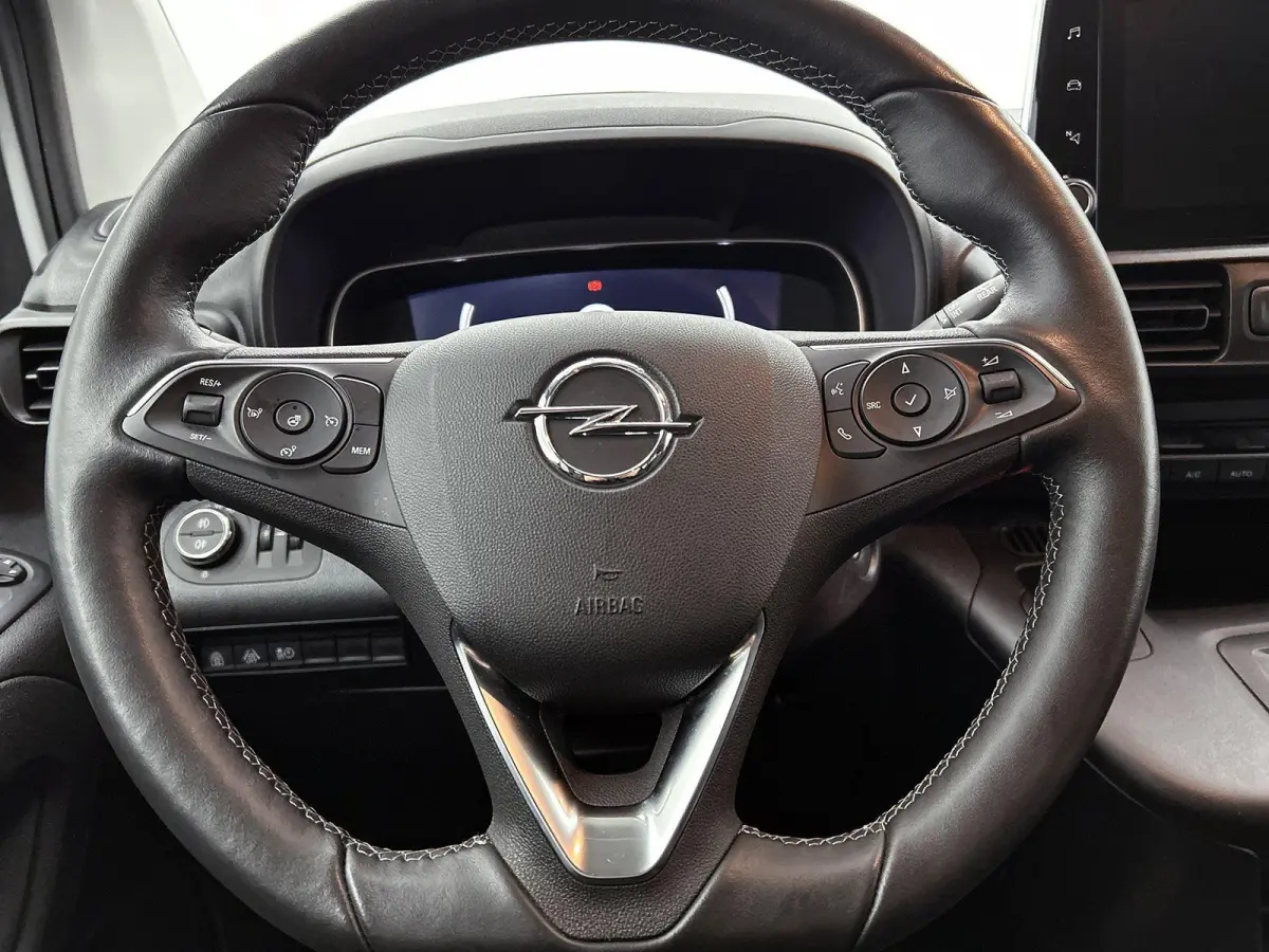 L2 Elegance 50 kWh 136pk Automaat | Panoramadak | Camera | 7-Zits | Navigatie | Dakrails | Parkeersensoren | 16"LMV |