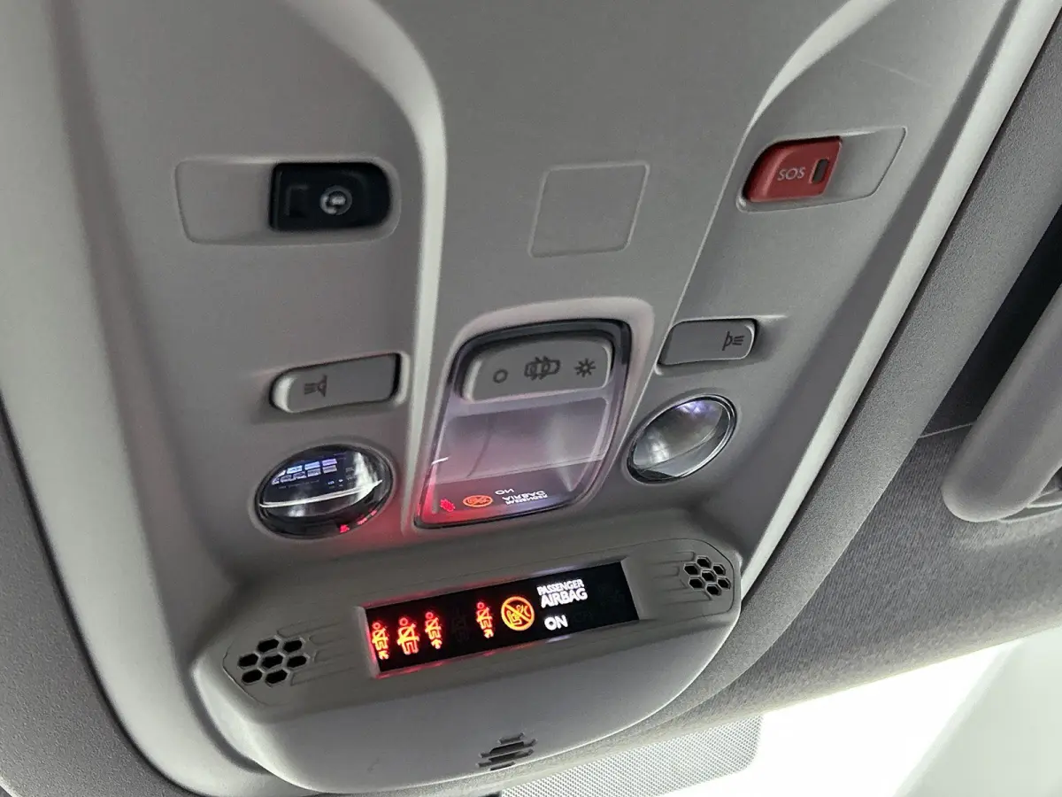 L2 Elegance 50 kWh 136pk Automaat | Panoramadak | Camera | 7-Zits | Navigatie | Dakrails | Parkeersensoren | 16"LMV |