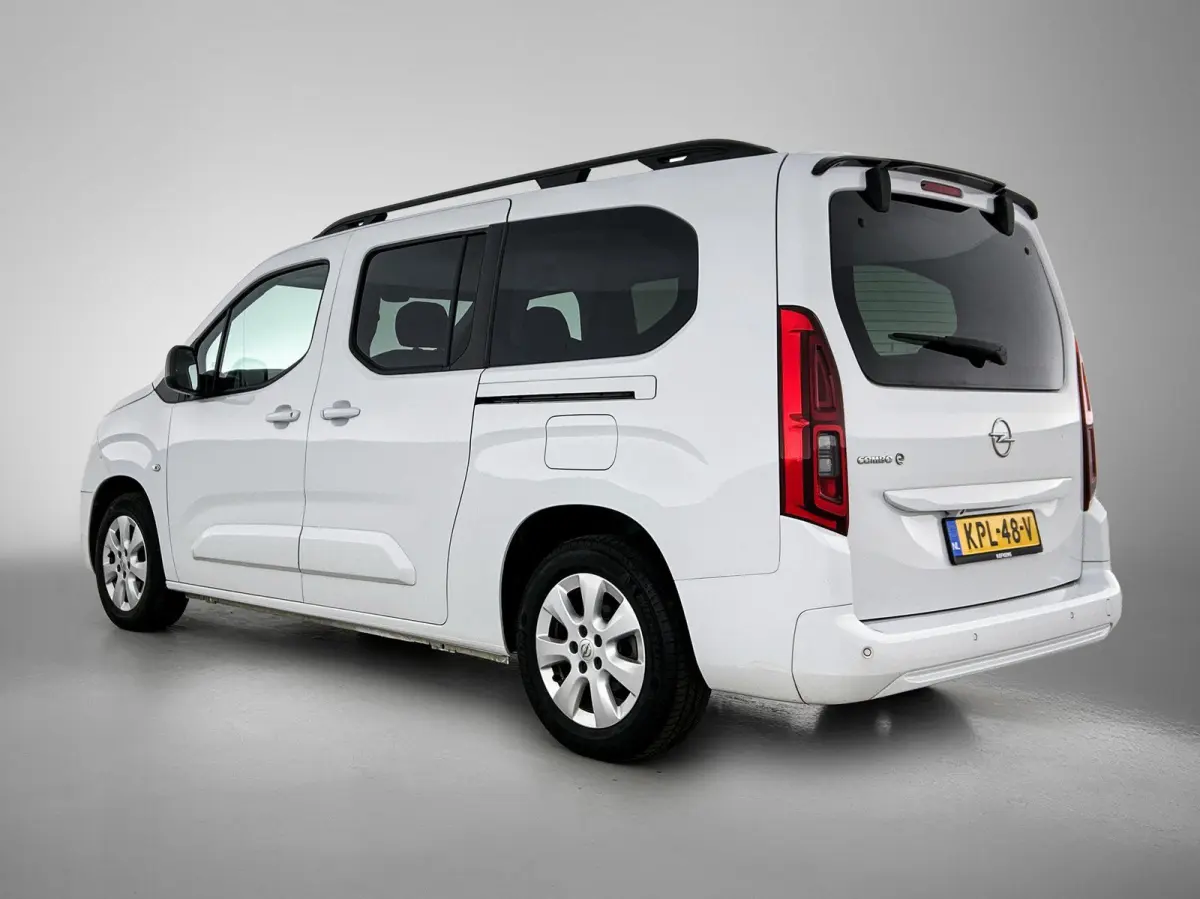 L2 Elegance 50 kWh 136pk Automaat | Panoramadak | Camera | 7-Zits | Navigatie | Dakrails | Parkeersensoren | 16"LMV |