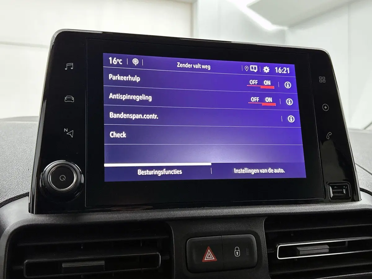 L2 Elegance 50 kWh 136pk Automaat | Panoramadak | Camera | 7-Zits | Navigatie | Dakrails | Parkeersensoren | 16"LMV |