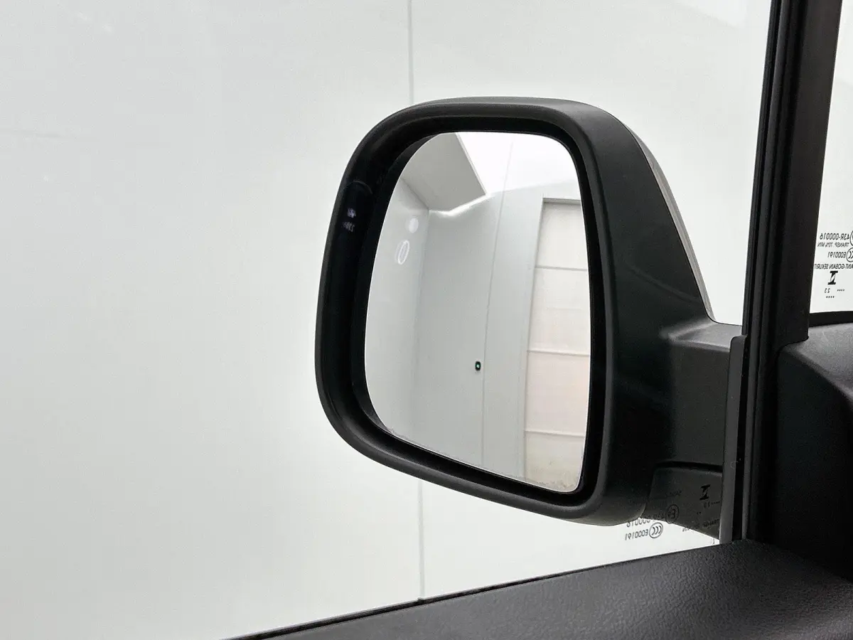 L2 Elegance 50 kWh 136pk Automaat | Panoramadak | Camera | 7-Zits | Navigatie | Dakrails | Parkeersensoren | 16"LMV |