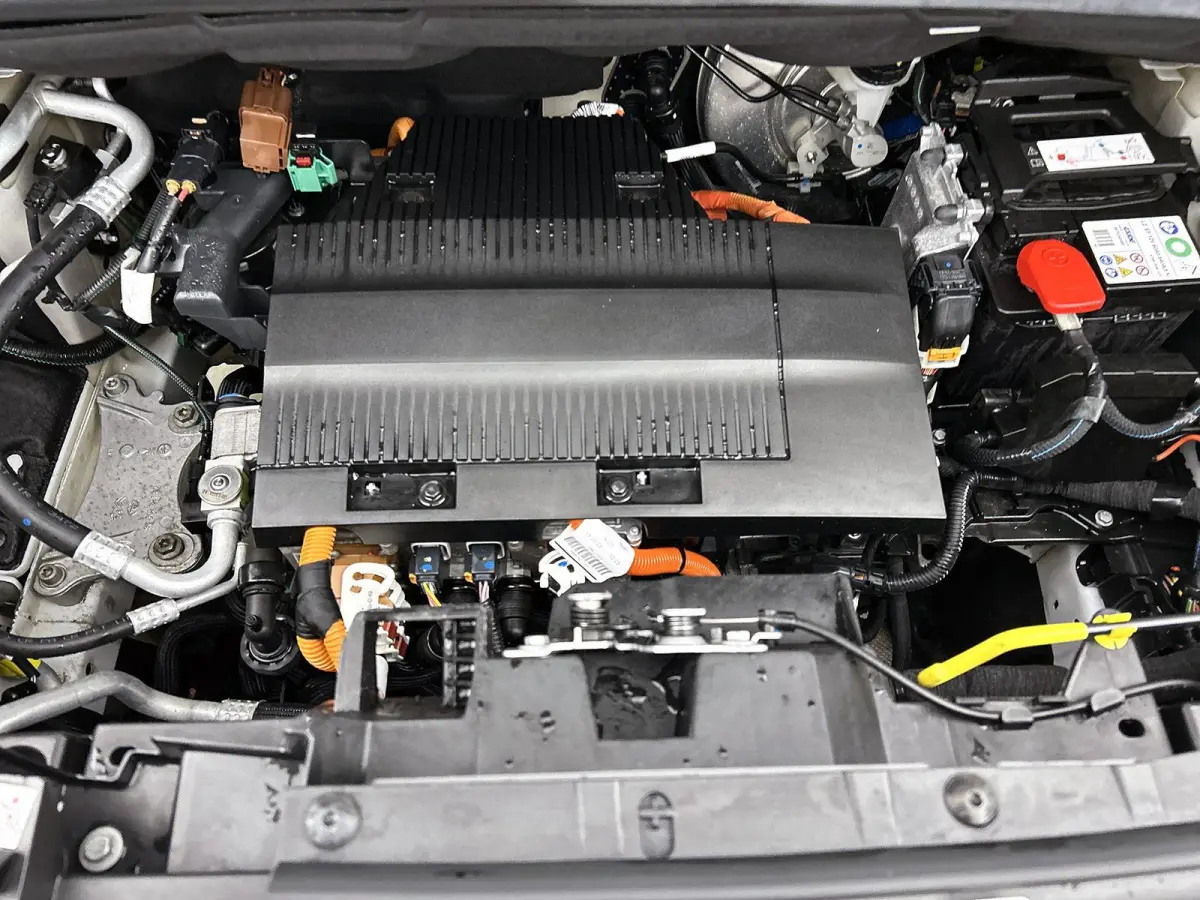 L2 Elegance 50 kWh 136pk Automaat | Panoramadak | Camera | 7-Zits | Navigatie | Dakrails | Parkeersensoren | 16"LMV |