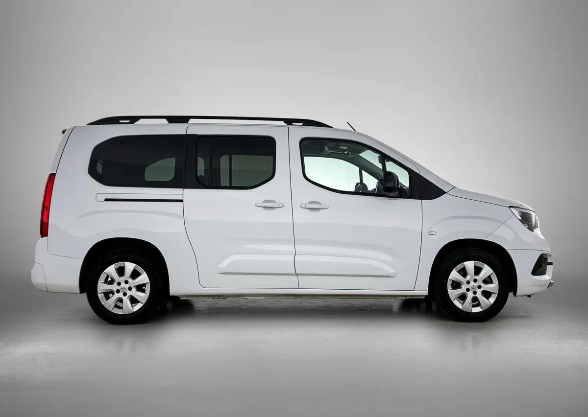 L2 Elegance 50 kWh 136pk Automaat | Panoramadak | Camera | 7-Zits | Navigatie | Dakrails | Parkeersensoren | 16"LMV |