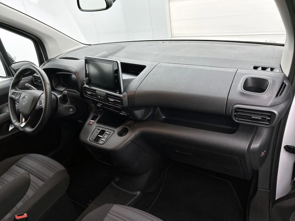 L2 Elegance 50 kWh 136pk Automaat | Panoramadak | Camera | 7-Zits | Navigatie | Dakrails | Parkeersensoren | 16"LMV |