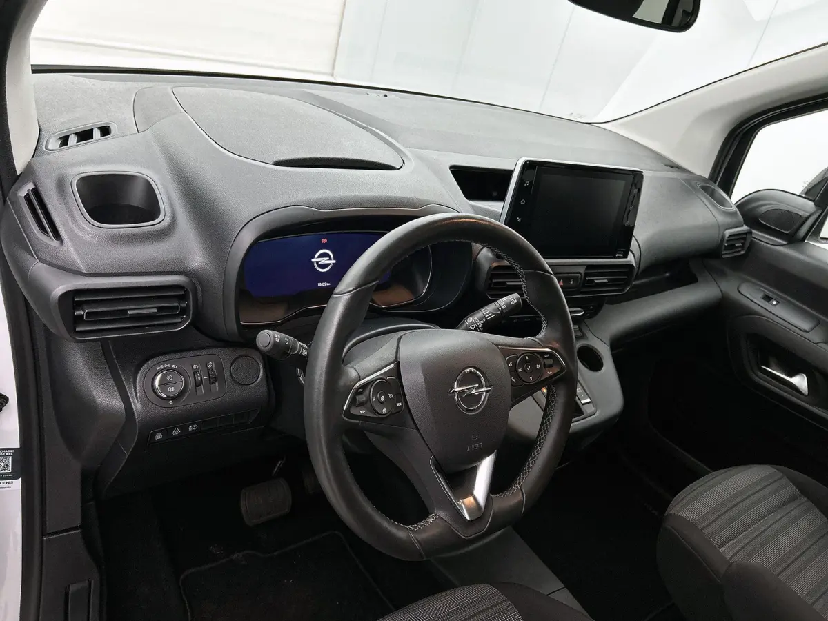 L2 Elegance 50 kWh 136pk Automaat | Panoramadak | Camera | 7-Zits | Navigatie | Dakrails | Parkeersensoren | 16"LMV |