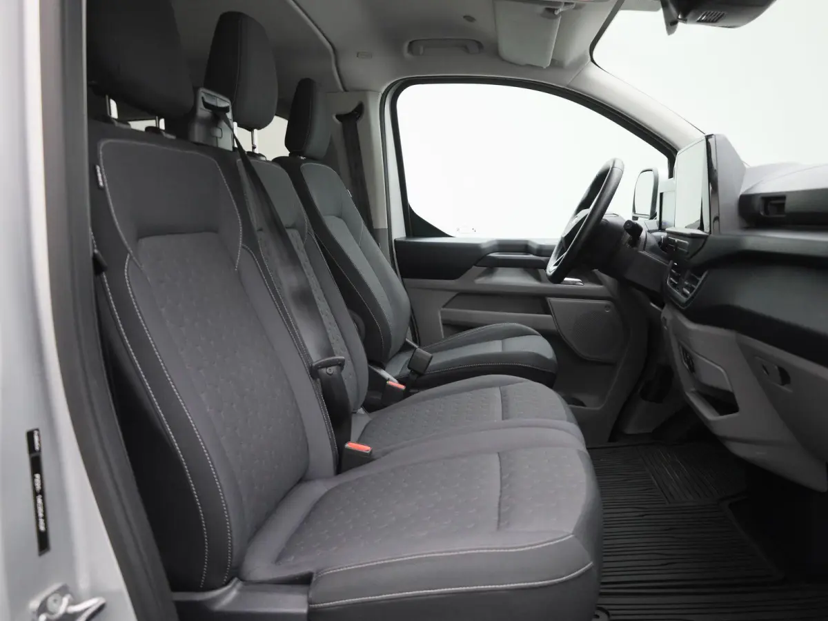 340 2.5 PHEV L2H1 Limited | Adaptieve Cruise Control | Stole-/stuurverwarming | Achteruitrijcamera | Lichtmetalen Velgen | Inklapbare Spiegels | VOL!