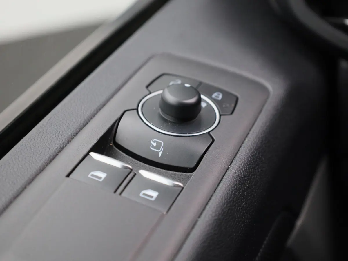 340 2.5 PHEV L2H1 Limited | Adaptieve Cruise Control | Stole-/stuurverwarming | Achteruitrijcamera | Lichtmetalen Velgen | Inklapbare Spiegels | VOL!