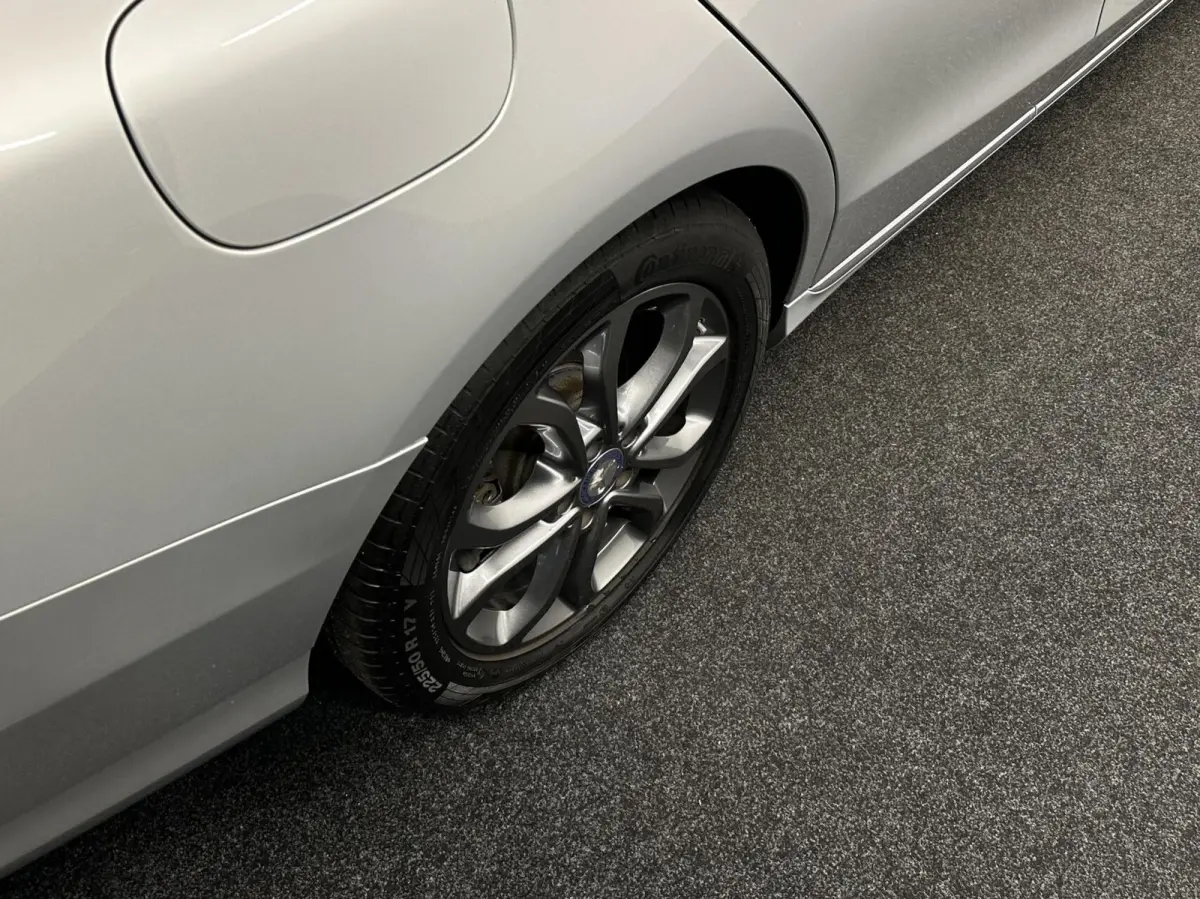 200 Premium Plus STOELVERW. CRUISE AUTOMAAT