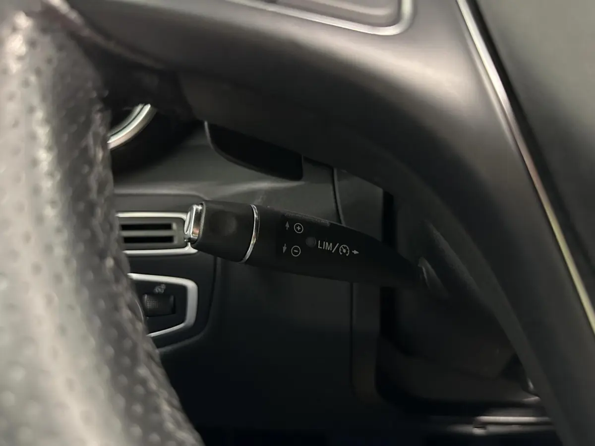 200 Premium Plus STOELVERW. CRUISE AUTOMAAT