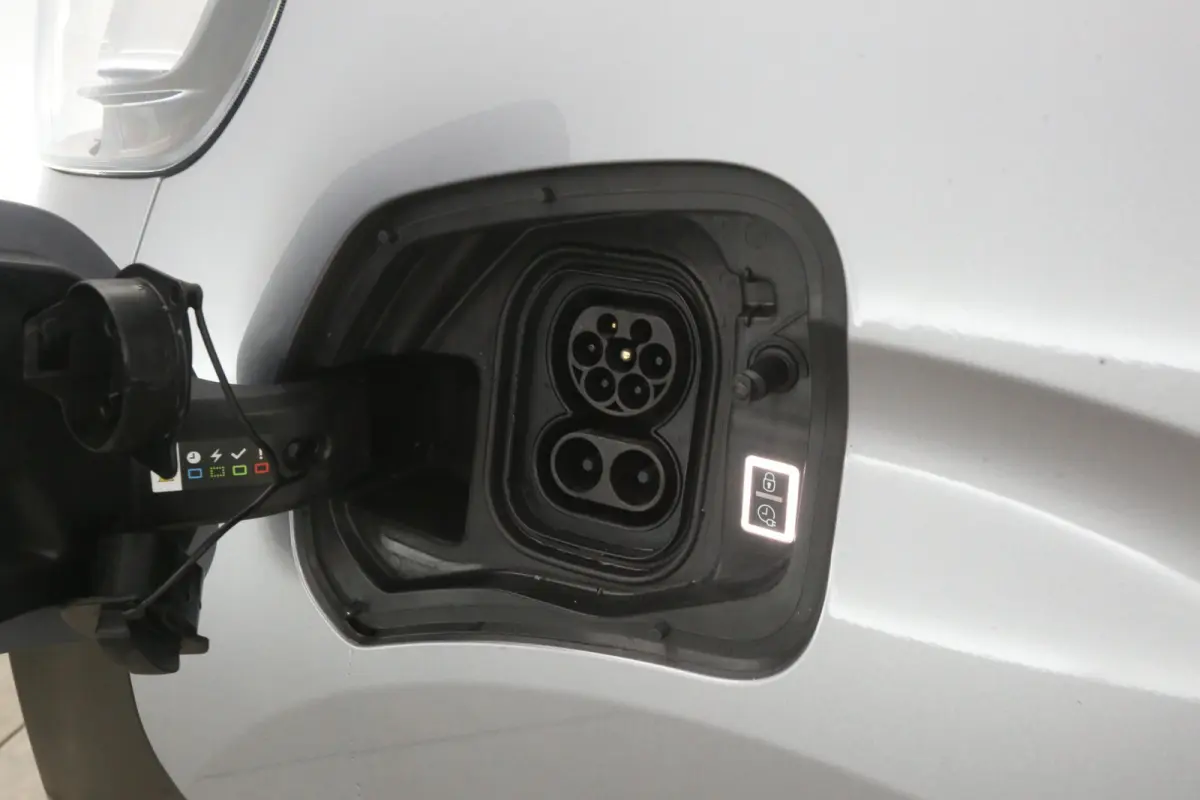 75 kWh L2H1 Long Range | Snelladen | SOH 92% | Airco | Cruise | 3 Zits | Parkeersens.