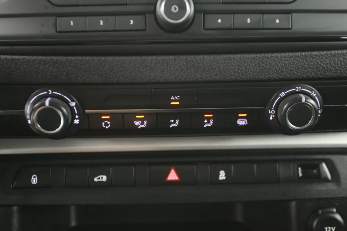 75 kWh L2H1 Long Range | Snelladen | SOH 92% | Airco | Cruise | 3 Zits | Parkeersens.
