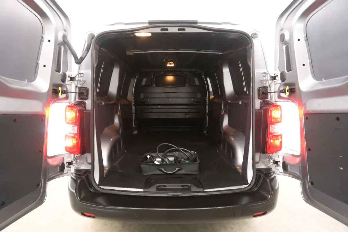 75 kWh L2H1 Long Range | Snelladen | SOH 92% | Airco | Cruise | 3 Zits | Parkeersens.