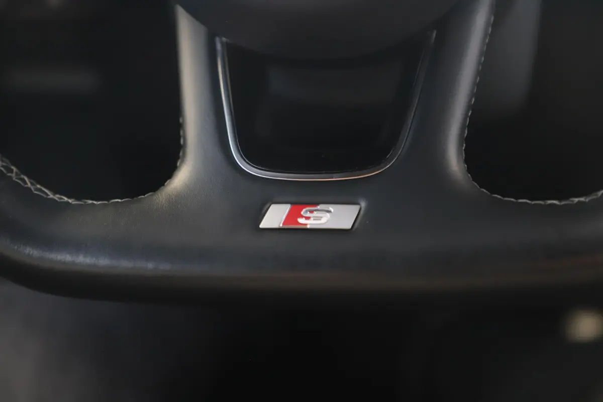30 TFSI S edition Virtual Cockpit Half Leder Stoelverwarming LED Navigatie Achteruitrijcamera Parkeersensors Carplay S-Line Sport