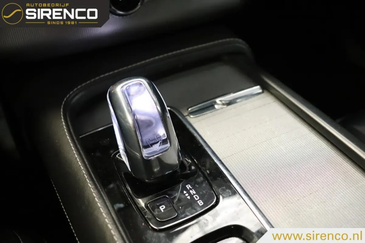 2.0 T8 Twin Engine AWD R-Design | blackpack | B&W | hud | panoramadak | stoel en stuur verwarming |