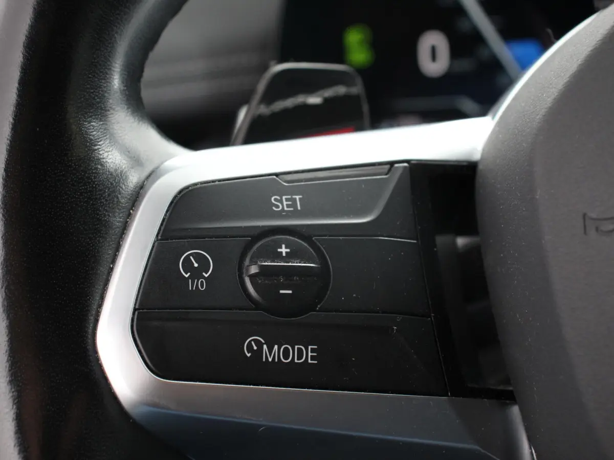 xDrive25e M-Sport Trekhaak Navigatie Apple CarPlay Android Auto Camera Parkeerhulp Adaptive Cruise Control Dodehoekdetectie Stoelverwarming Full Led Leder Keyless entry Climate Control Licht