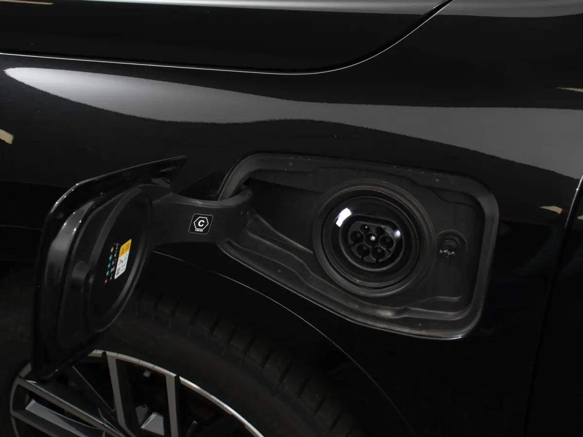 xDrive25e M-Sport Trekhaak Navigatie Apple CarPlay Android Auto Camera Parkeerhulp Adaptive Cruise Control Dodehoekdetectie Stoelverwarming Full Led Leder Keyless entry Climate Control Licht