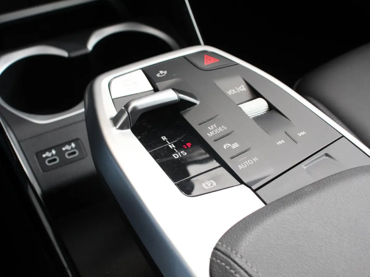 xDrive25e M-Sport Trekhaak Navigatie Apple CarPlay Android Auto Camera Parkeerhulp Adaptive Cruise Control Dodehoekdetectie Stoelverwarming Full Led Leder Keyless entry Climate Control Licht