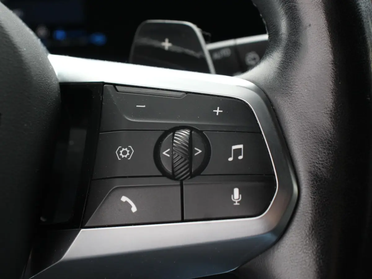 xDrive25e M-Sport Trekhaak Navigatie Apple CarPlay Android Auto Camera Parkeerhulp Adaptive Cruise Control Dodehoekdetectie Stoelverwarming Full Led Leder Keyless entry Climate Control Licht