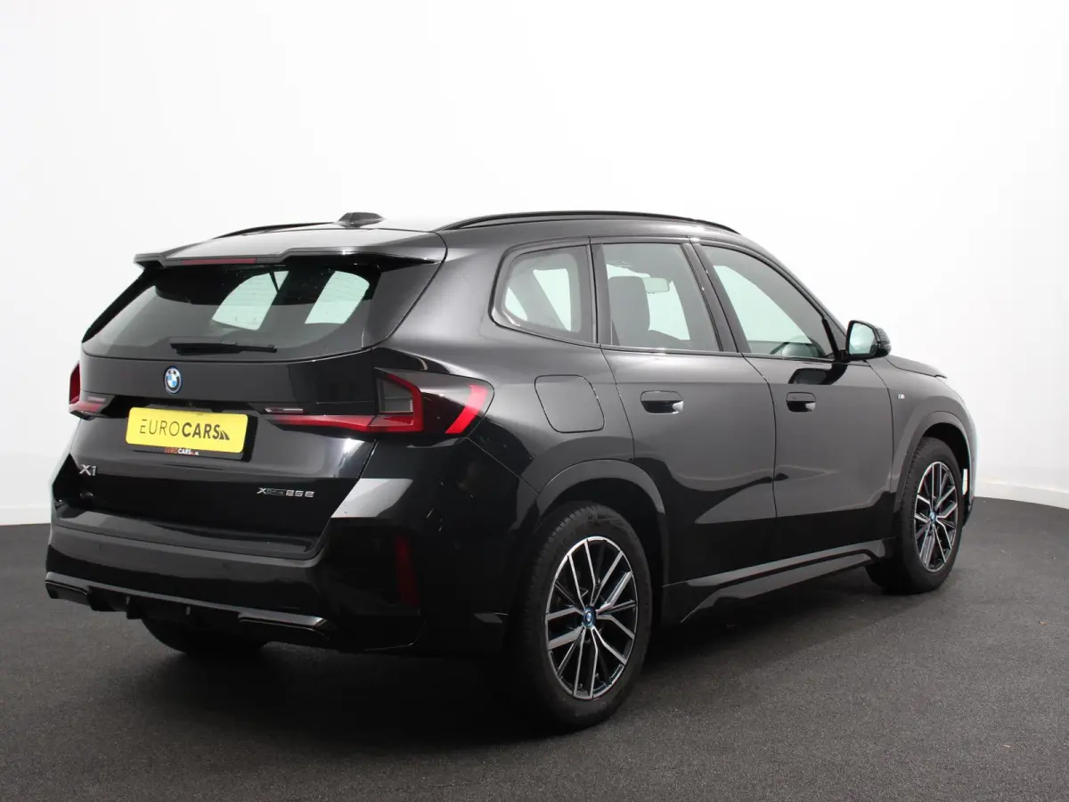 xDrive25e M-Sport Trekhaak Navigatie Apple CarPlay Android Auto Camera Parkeerhulp Adaptive Cruise Control Dodehoekdetectie Stoelverwarming Full Led Leder Keyless entry Climate Control Licht