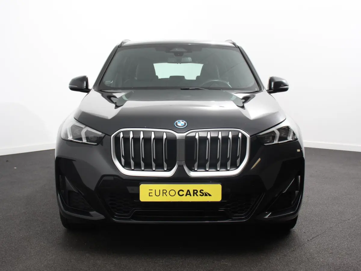 xDrive25e M-Sport Trekhaak Navigatie Apple CarPlay Android Auto Camera Parkeerhulp Adaptive Cruise Control Dodehoekdetectie Stoelverwarming Full Led Leder Keyless entry Climate Control Licht