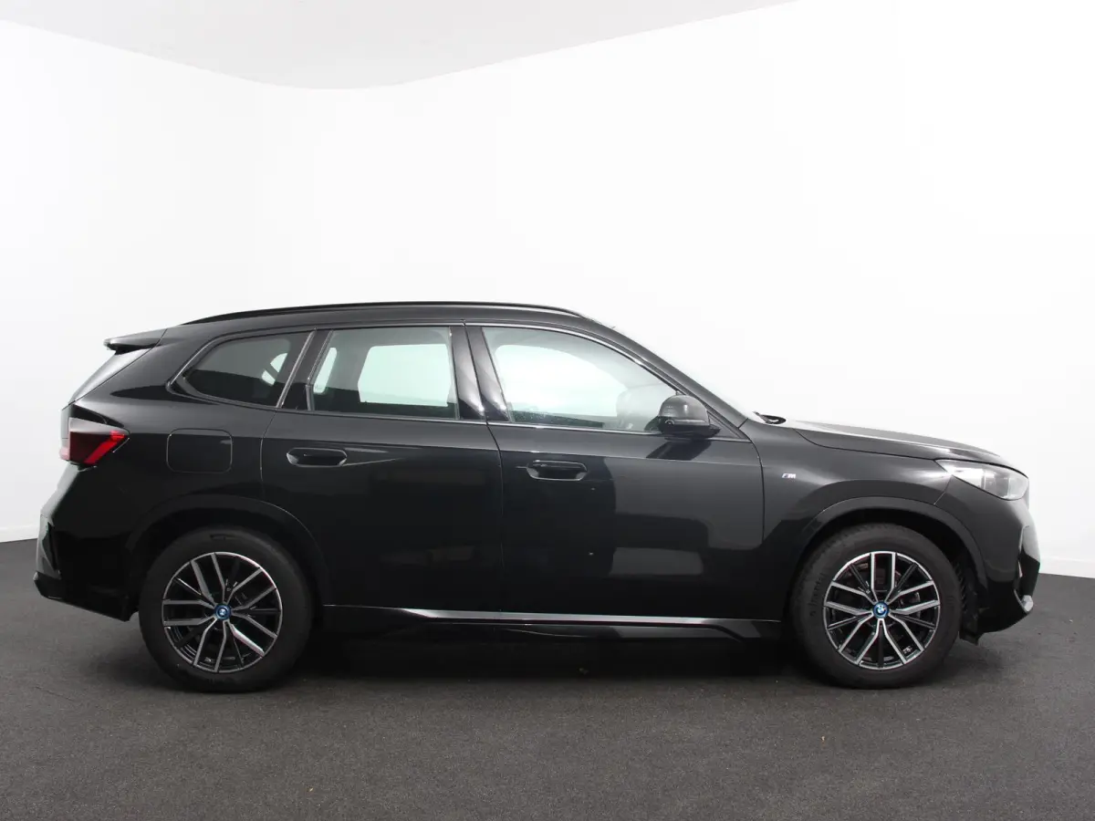 xDrive25e M-Sport Trekhaak Navigatie Apple CarPlay Android Auto Camera Parkeerhulp Adaptive Cruise Control Dodehoekdetectie Stoelverwarming Full Led Leder Keyless entry Climate Control Licht