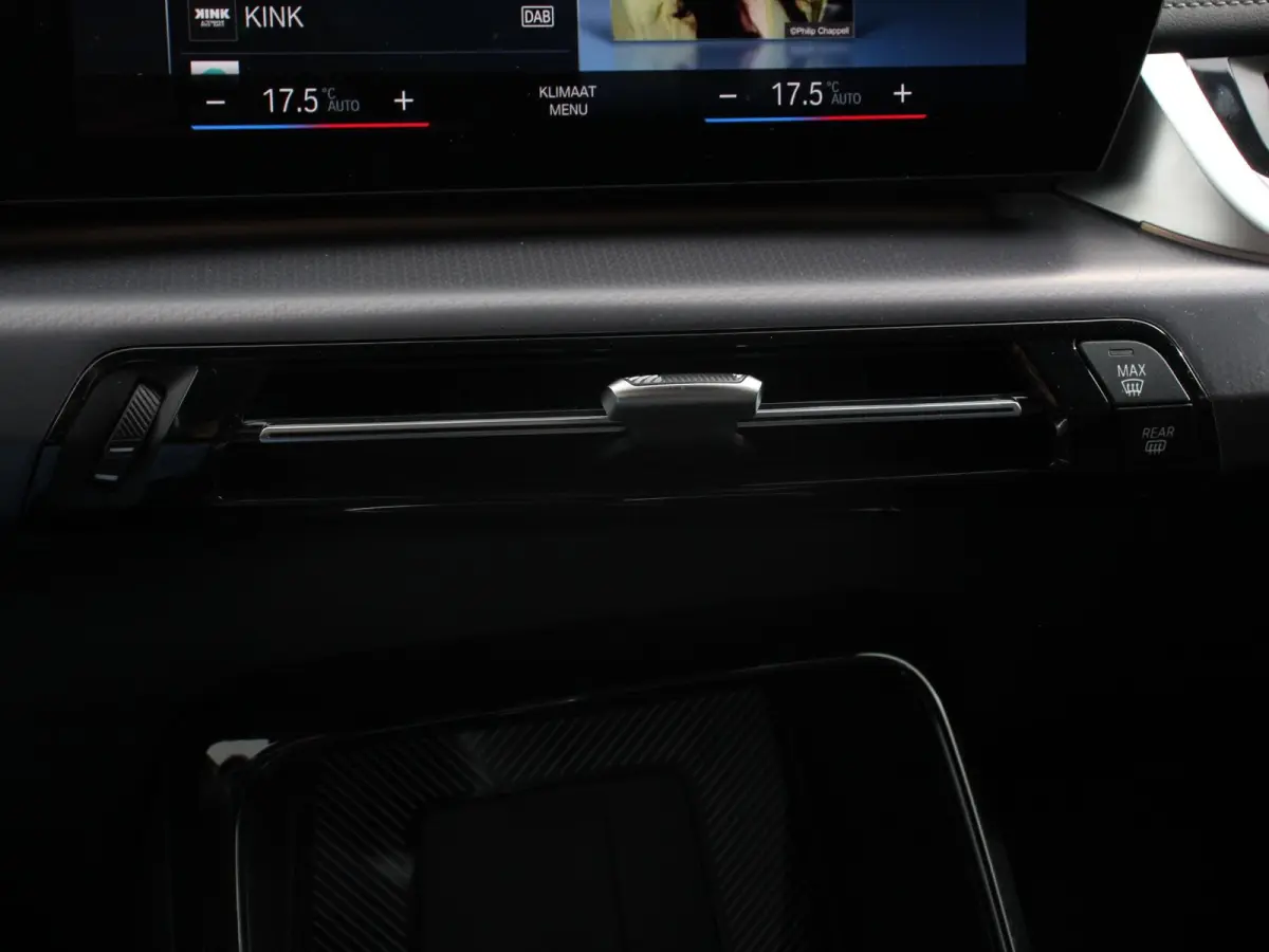 xDrive25e M-Sport Trekhaak Navigatie Apple CarPlay Android Auto Camera Parkeerhulp Adaptive Cruise Control Dodehoekdetectie Stoelverwarming Full Led Leder Keyless entry Climate Control Licht
