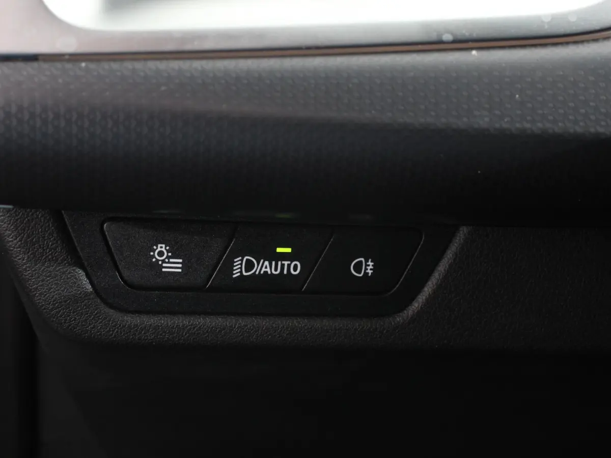 xDrive25e M-Sport Trekhaak Navigatie Apple CarPlay Android Auto Camera Parkeerhulp Adaptive Cruise Control Dodehoekdetectie Stoelverwarming Full Led Leder Keyless entry Climate Control Licht