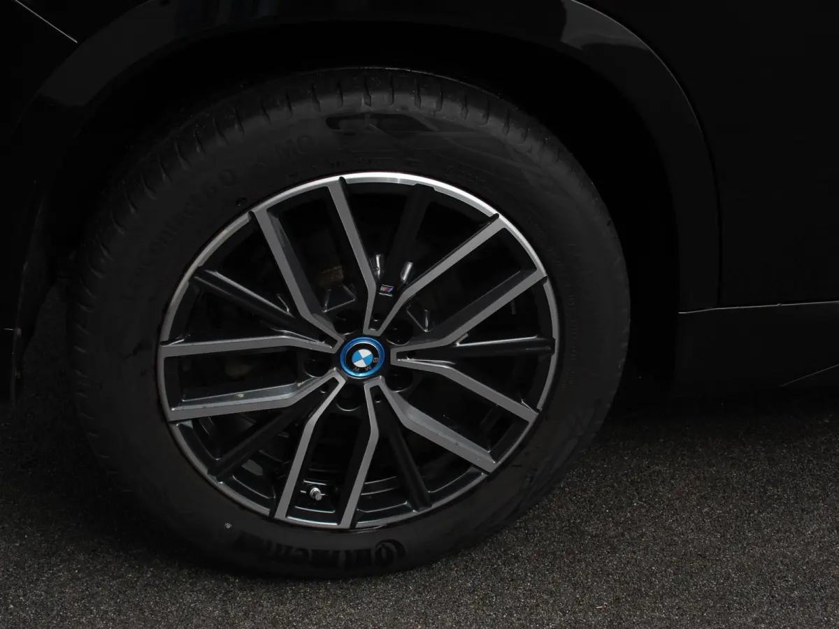 xDrive25e M-Sport Trekhaak Navigatie Apple CarPlay Android Auto Camera Parkeerhulp Adaptive Cruise Control Dodehoekdetectie Stoelverwarming Full Led Leder Keyless entry Climate Control Licht