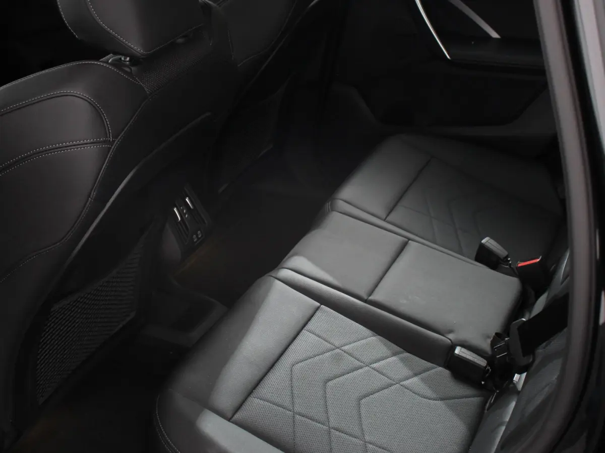 xDrive25e M-Sport Trekhaak Navigatie Apple CarPlay Android Auto Camera Parkeerhulp Adaptive Cruise Control Dodehoekdetectie Stoelverwarming Full Led Leder Keyless entry Climate Control Licht