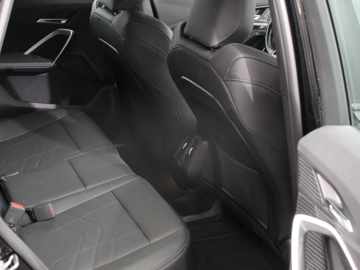 xDrive25e M-Sport Trekhaak Navigatie Apple CarPlay Android Auto Camera Parkeerhulp Adaptive Cruise Control Dodehoekdetectie Stoelverwarming Full Led Leder Keyless entry Climate Control Licht
