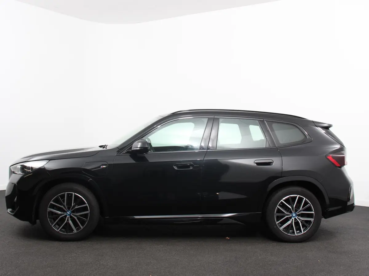 xDrive25e M-Sport Trekhaak Navigatie Apple CarPlay Android Auto Camera Parkeerhulp Adaptive Cruise Control Dodehoekdetectie Stoelverwarming Full Led Leder Keyless entry Climate Control Licht