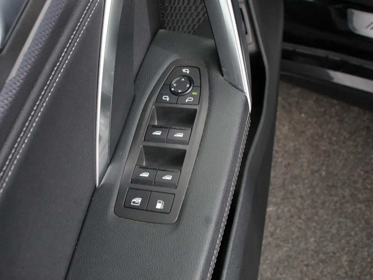 xDrive25e M-Sport Trekhaak Navigatie Apple CarPlay Android Auto Camera Parkeerhulp Adaptive Cruise Control Dodehoekdetectie Stoelverwarming Full Led Leder Keyless entry Climate Control Licht