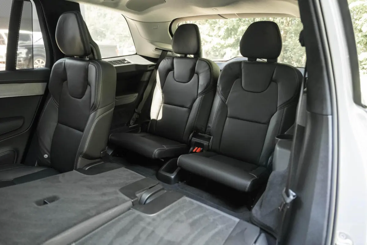 T8 Ultra Dark B&W Pano Lucht Trek HUD Massage 22'