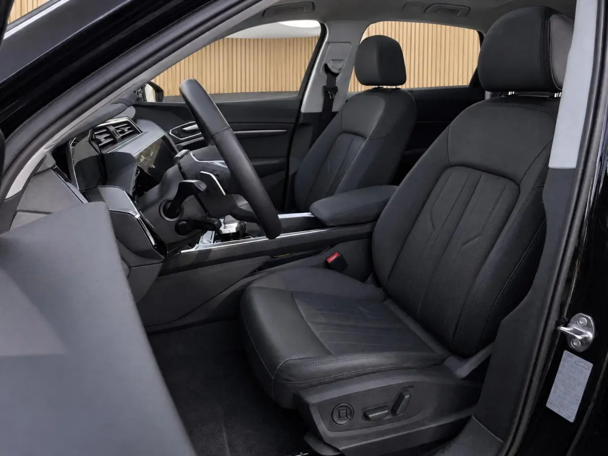 e-tron 50 quattro Launch edition plus 71 kWh |Pano |Stoelverw.