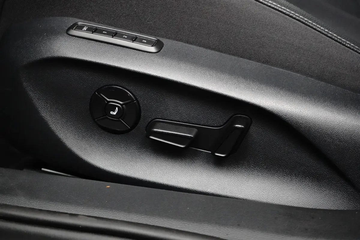 1.5 TSI iV 204PK Sportline PHEV DSG-6 | VERLEGNDE GARANTIE | TREKHAAK | STOEL(V+A) + STUURVERW. | CAMERA | HEAD-UP | MEMORY | CARPLAY |  18 INCH | CLIMATE CONTROL |