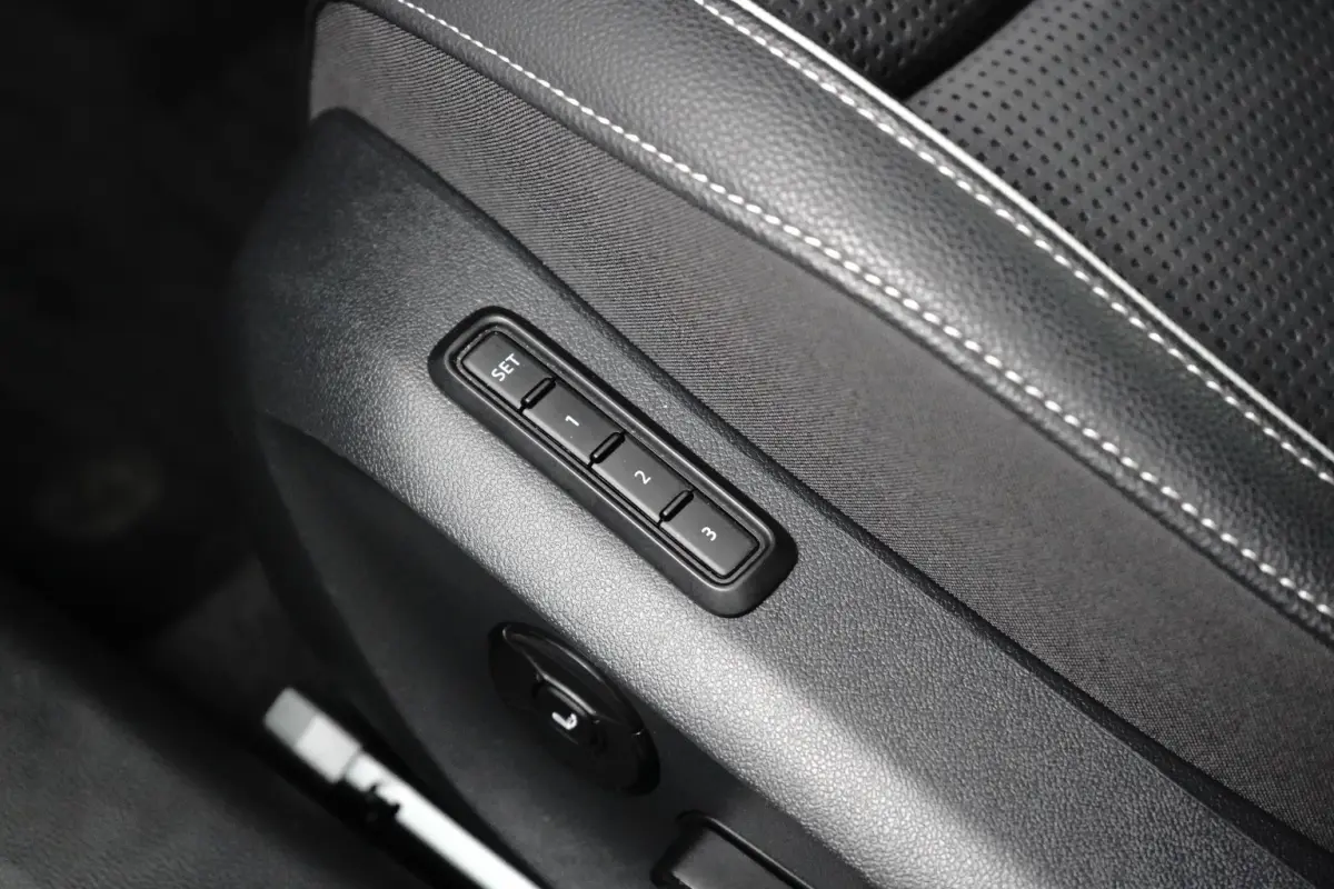 1.5 TSI iV 204PK Sportline PHEV DSG-6 | VERLEGNDE GARANTIE | TREKHAAK | STOEL(V+A) + STUURVERW. | CAMERA | HEAD-UP | MEMORY | CARPLAY |  18 INCH | CLIMATE CONTROL |