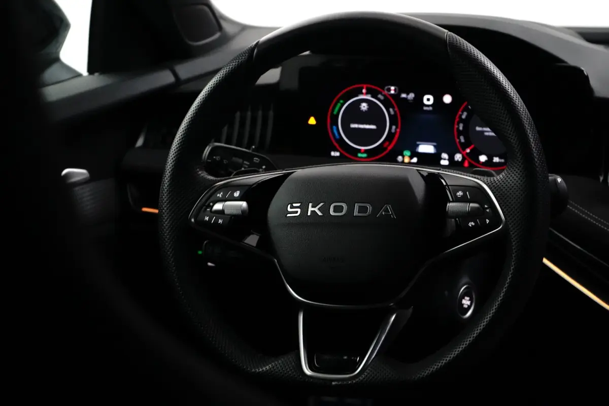 1.5 TSI iV 204PK Sportline PHEV DSG-6 | VERLEGNDE GARANTIE | TREKHAAK | STOEL(V+A) + STUURVERW. | CAMERA | HEAD-UP | MEMORY | CARPLAY |  18 INCH | CLIMATE CONTROL |
