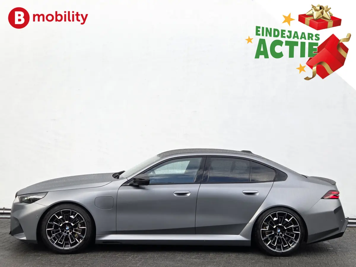 M5 'Frozen Grey' M-Drivers Package Origineel NL! Nw.Pr.€172.801,- Akrapovic Keramische Remmen | Carbon package | Trekhaak | Stoelventilatie/Verwarming | Bower/Wilkins