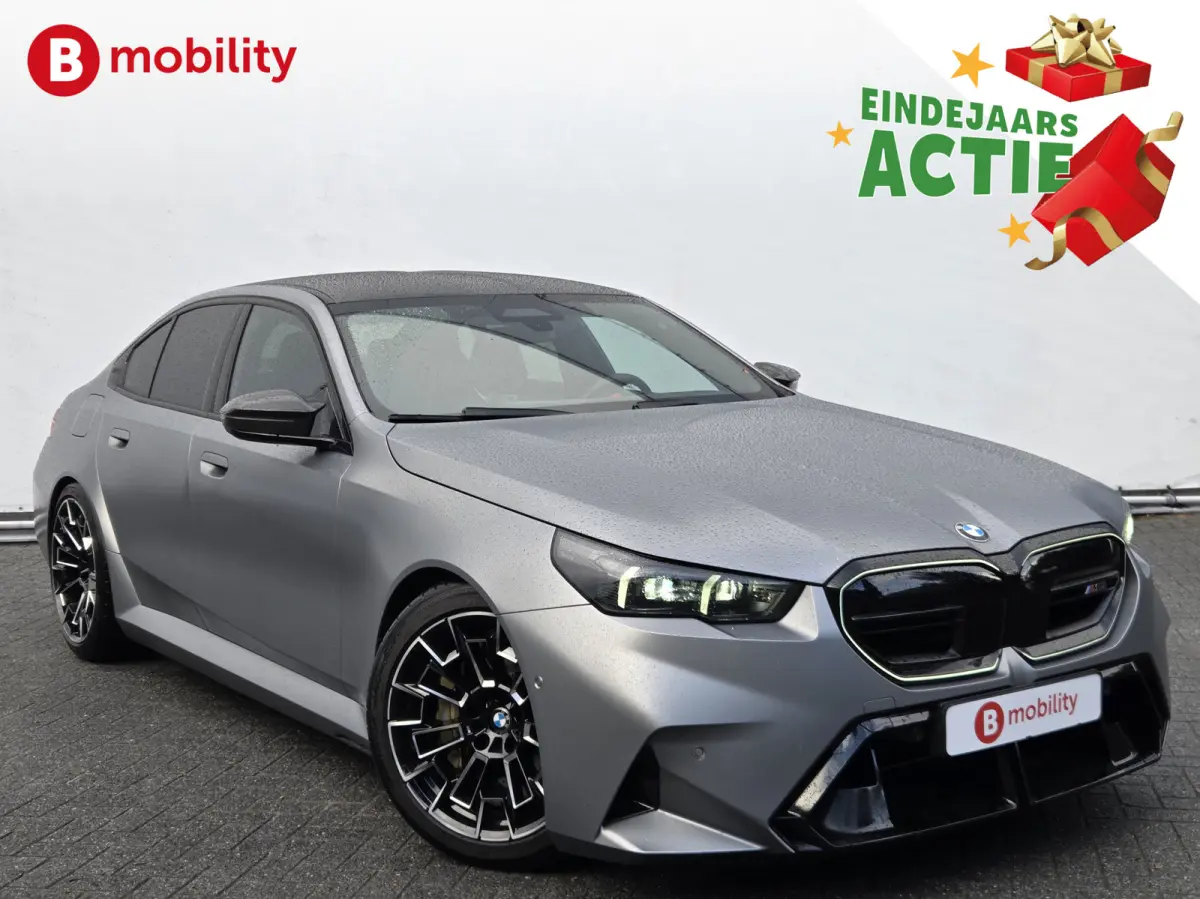 M5 'Frozen Grey' M-Drivers Package Origineel NL! Nw.Pr.€172.801,- Akrapovic Keramische Remmen | Carbon package | Trekhaak | Stoelventilatie/Verwarming | Bower/Wilkins