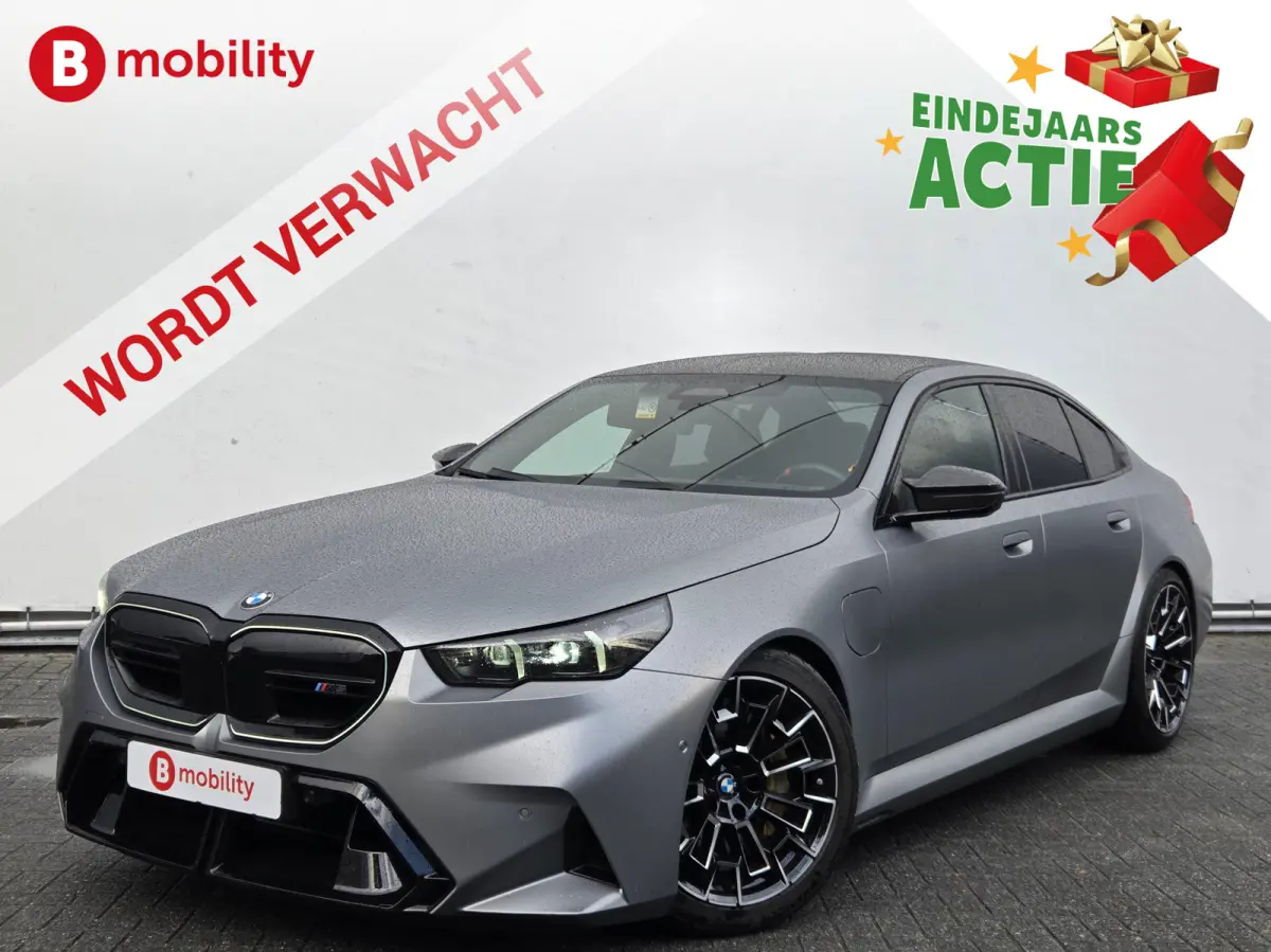 M5 'Frozen Grey' M-Drivers Package Origineel NL! Nw.Pr.€172.801,- Akrapovic Keramische Remmen | Carbon package | Trekhaak | Stoelventilatie/Verwarming | Bower/Wilkins