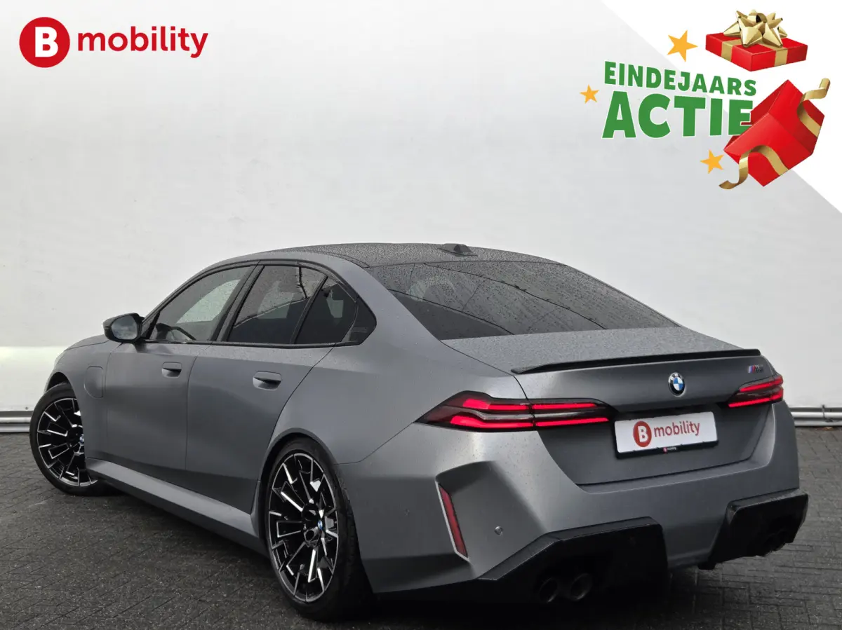 M5 'Frozen Grey' M-Drivers Package Origineel NL! Nw.Pr.€172.801,- Akrapovic Keramische Remmen | Carbon package | Trekhaak | Stoelventilatie/Verwarming | Bower/Wilkins