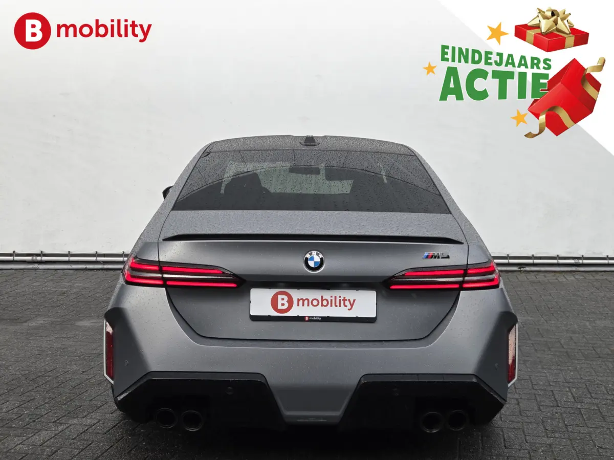 M5 'Frozen Grey' M-Drivers Package Origineel NL! Nw.Pr.€172.801,- Akrapovic Keramische Remmen | Carbon package | Trekhaak | Stoelventilatie/Verwarming | Bower/Wilkins