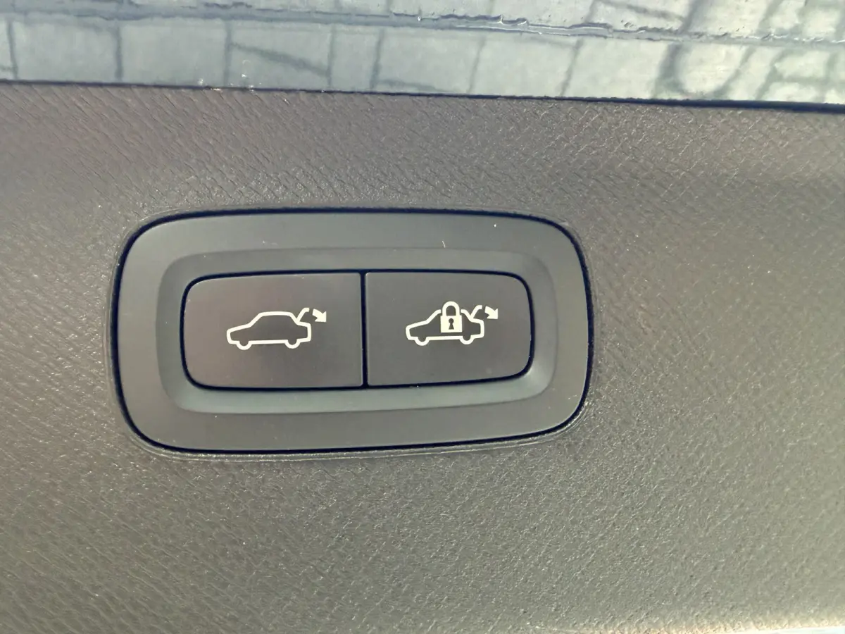 2.0 T8 Recharge AWD Ultimate Bright 7P Schuif/kantel dak Head UP