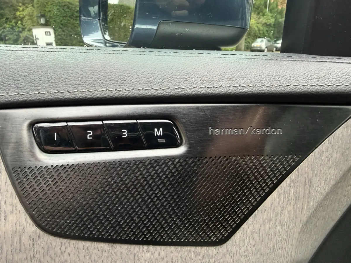 2.0 T8 Recharge AWD Ultimate Bright 7P Schuif/kantel dak Head UP
