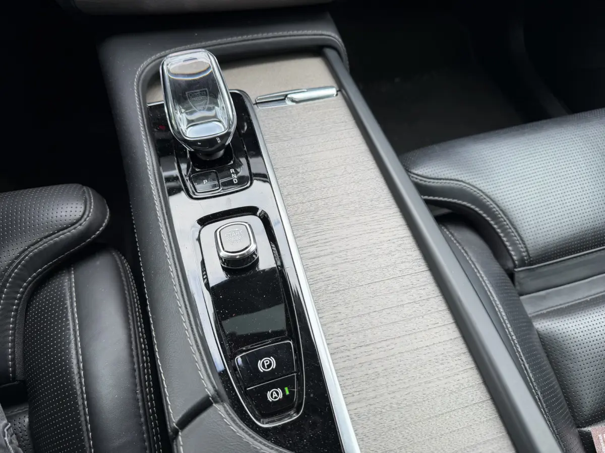 2.0 T8 Recharge AWD Ultimate Bright 7P Schuif/kantel dak Head UP